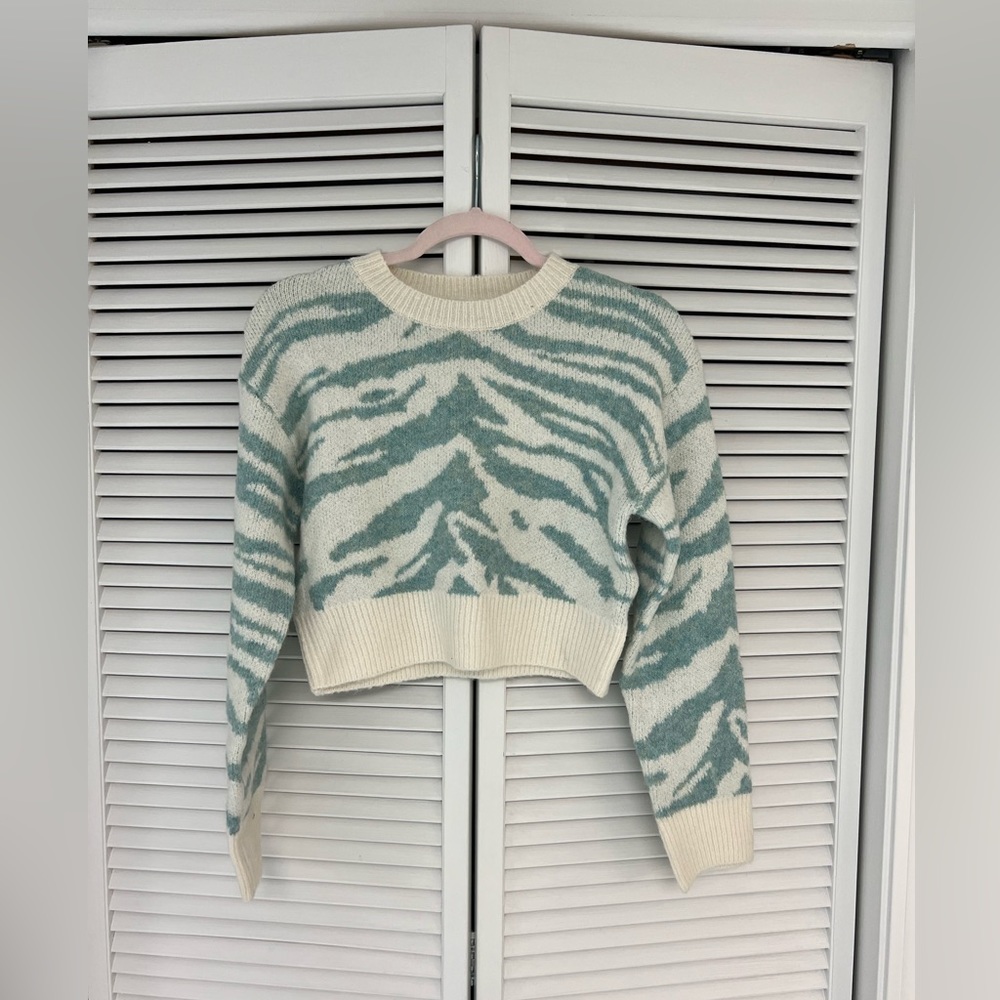 blue and white zebra print cropped sweater size xs